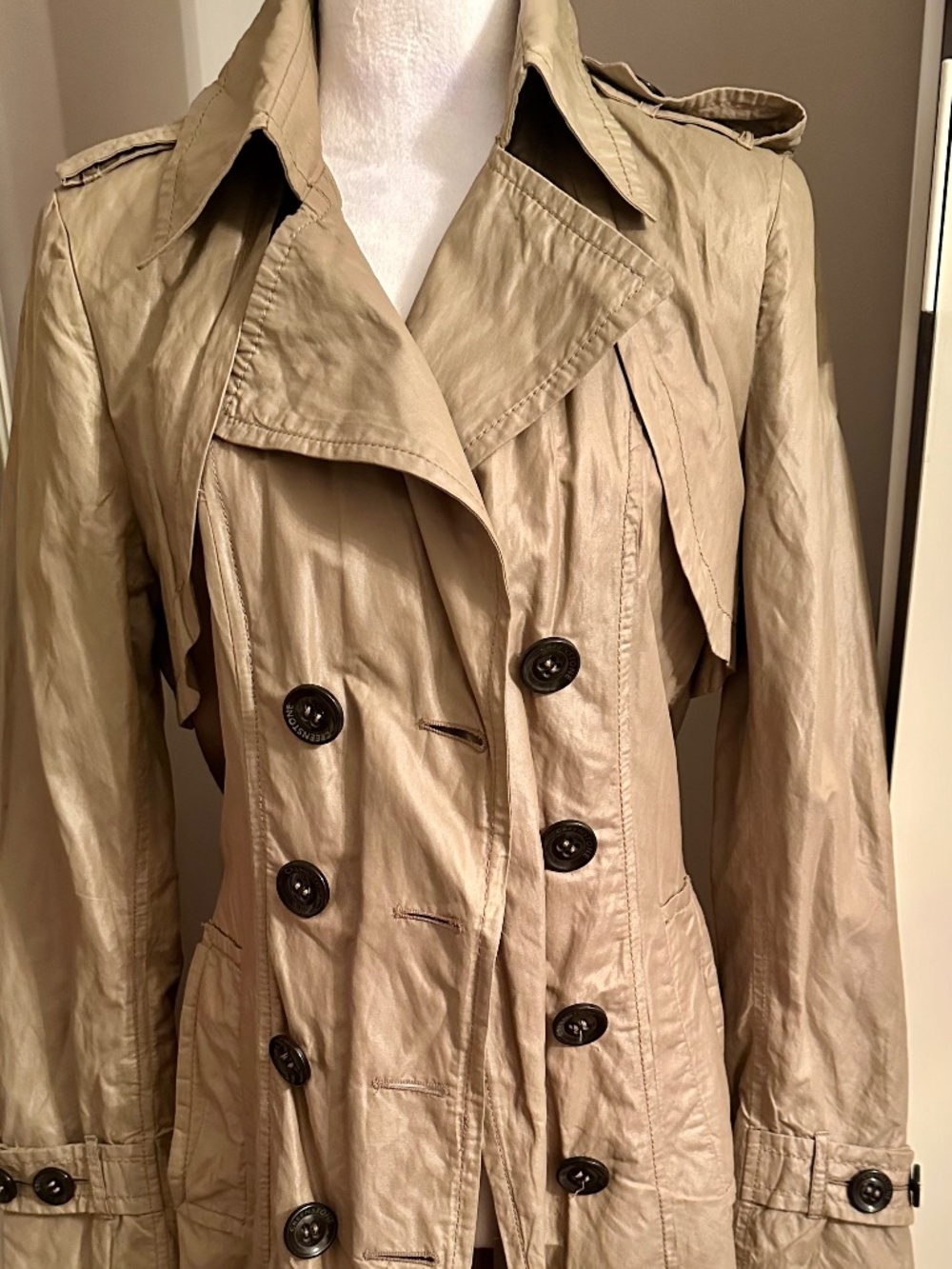 Greenstone tan trench coat with belt, size 34 #trench #outerwear